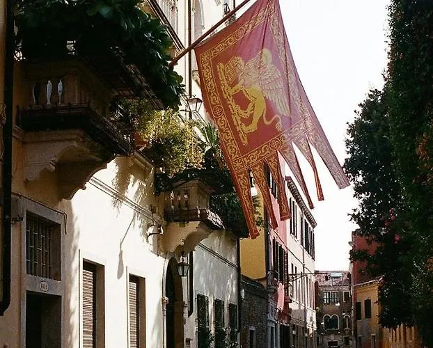 Ca' Del Pittor Apartments